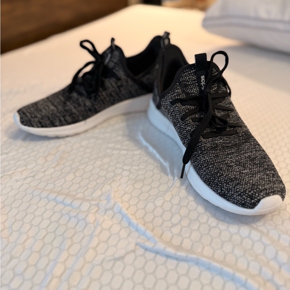 Adidas Classic Black and White Footwear - Picture 2 of 7